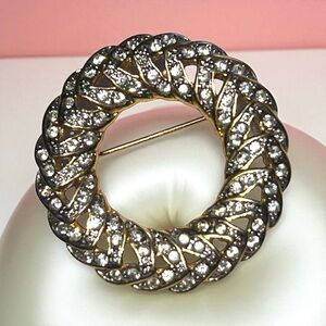 Vintage Rhinestone Gold Tone Round Brooch